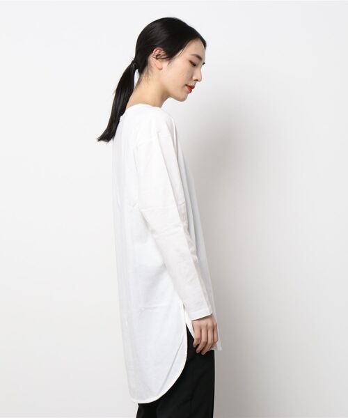 ottilie(オティーリエ)の「ラウンドヘムロングスリーブT(Tシャツ/カットソー・レディース・オフホワイト・FREE)」の2枚目の写真