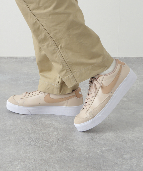 NIKE（ナイキ）の「【NIKE / ナイキ】WMNS BLAZER LOW PLATFORM（スニーカー・メンズ・ホワイト/ベージュ・27cm/28cm/29cm）」の19枚目の写真