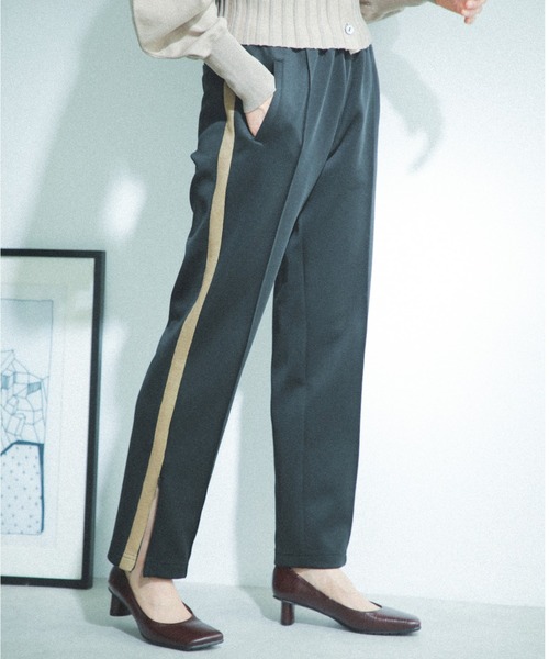 ROSE BUD（ローズバッド）の「サイドライントラックパンツ（その他パンツ・レディース・ブラック/ブルー・ONE SIZE）」の2枚目の写真