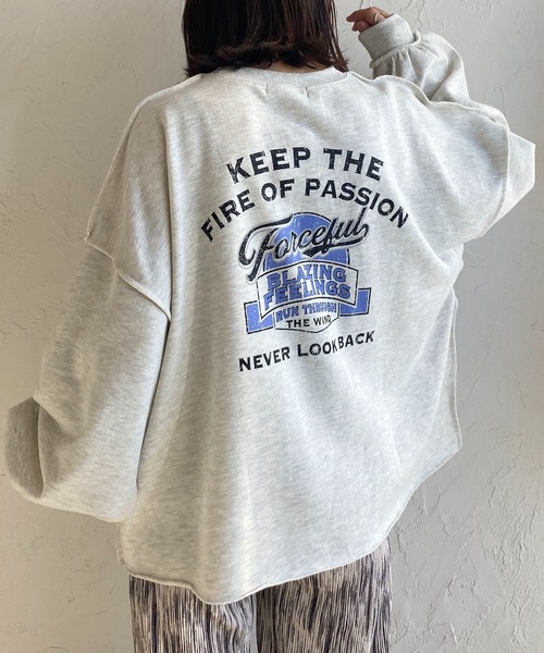 She's Closet(シーズクローゼット)の「ビッグシルエットボリュームスリーブヴィンテージ風プリント長袖プルオーバースウェット(スウェット・レディース・オフホワイト/グリーン/オートミール/スミクロ・FREE)」の1枚目の写真