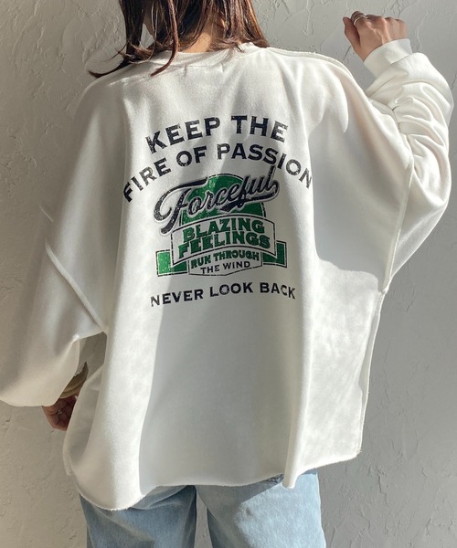 She's Closet(シーズクローゼット)の「ビッグシルエットボリュームスリーブヴィンテージ風プリント長袖プルオーバースウェット(スウェット・レディース・オフホワイト/グリーン/オートミール/スミクロ・FREE)」の2枚目の写真
