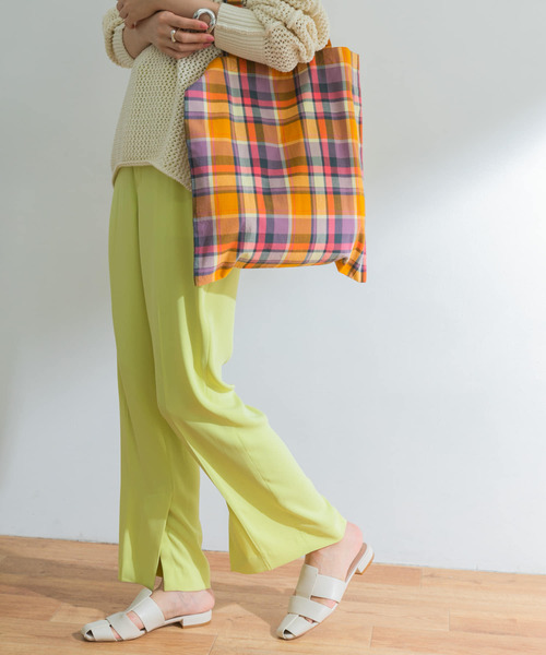 URBAN RESEARCH（アーバンリサーチ）の「サテンストレートパンツ（その他パンツ・レディース・ブラウン系その他/グリーン系その他/ブラック・38/34/36）」の17枚目の写真