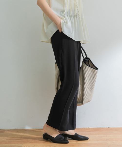 URBAN RESEARCH（アーバンリサーチ）の「サテンストレートパンツ（その他パンツ・レディース・ブラウン系その他/グリーン系その他/ブラック・38/34/36）」の18枚目の写真