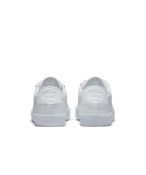 NIKE(ナイキ)の「ナイキ ブレーザー LOW '77 SE ウィメンズシューズ / Nike Blazer Low '77 SEWomen's Shoes(スニーカー・レディース・ホワイト・23/24/25/26/22/25.5/26.5/22.5/24.5/23.5)」の5枚目の写真