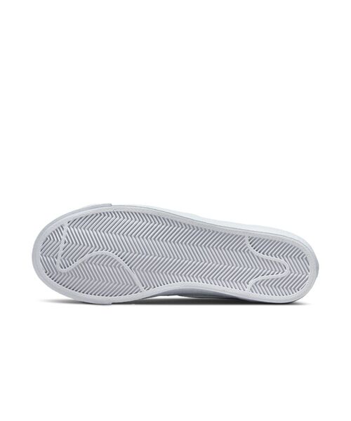 NIKE(ナイキ)の「ナイキ ブレーザー LOW '77 SE ウィメンズシューズ / Nike Blazer Low '77 SEWomen's Shoes(スニーカー・レディース・ホワイト・23/24/25/26/22/25.5/26.5/22.5/24.5/23.5)」の6枚目の写真