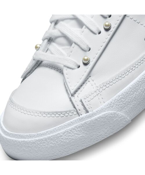 NIKE(ナイキ)の「ナイキ ブレーザー LOW '77 SE ウィメンズシューズ / Nike Blazer Low '77 SEWomen's Shoes(スニーカー・レディース・ホワイト・23/24/25/26/22/25.5/26.5/22.5/24.5/23.5)」の7枚目の写真