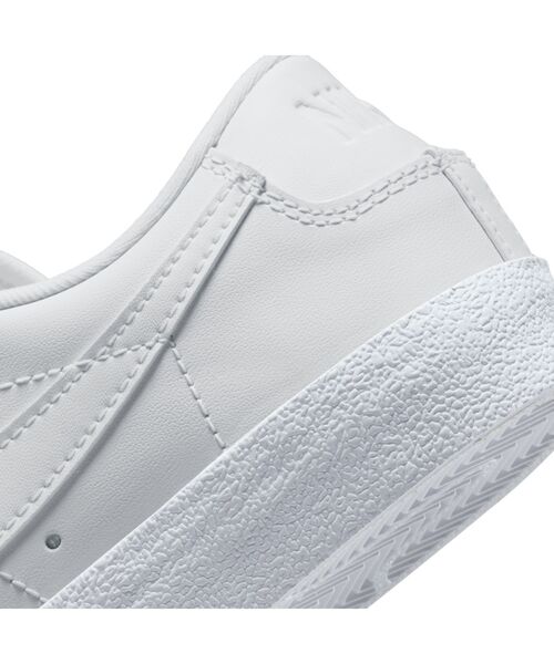 NIKE(ナイキ)の「ナイキ ブレーザー LOW '77 SE ウィメンズシューズ / Nike Blazer Low '77 SEWomen's Shoes(スニーカー・レディース・ホワイト・23/24/25/26/22/25.5/26.5/22.5/24.5/23.5)」の8枚目の写真