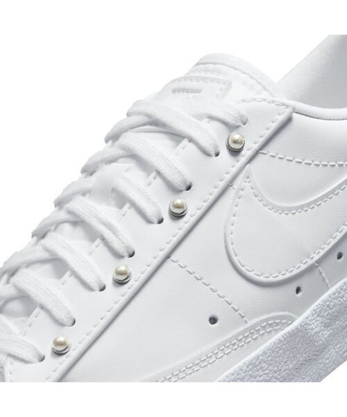 NIKE(ナイキ)の「ナイキ ブレーザー LOW '77 SE ウィメンズシューズ / Nike Blazer Low '77 SEWomen's Shoes(スニーカー・レディース・ホワイト・23/24/25/26/22/25.5/26.5/22.5/24.5/23.5)」の9枚目の写真