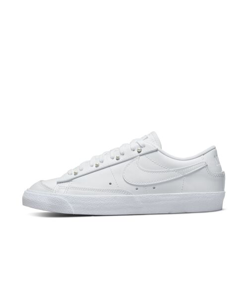 NIKE(ナイキ)の「ナイキ ブレーザー LOW '77 SE ウィメンズシューズ / Nike Blazer Low '77 SEWomen's Shoes(スニーカー・レディース・ホワイト・23/24/25/26/22/25.5/26.5/22.5/24.5/23.5)」の16枚目の写真