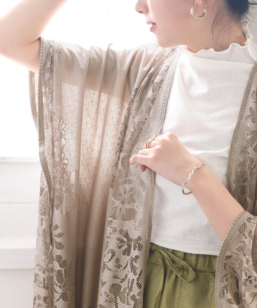 classicalelf(クラシカルエルフ)の「さらりと清涼感。レース素材ポンチョ風トップス(カーディガン/ボレロ・レディース・ホワイト/ブラック/イエロー/ブルー/グレイッシュベージュ・FREE)」の3枚目の写真