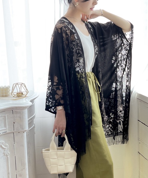 classicalelf(クラシカルエルフ)の「さらりと清涼感。レース素材ポンチョ風トップス(カーディガン/ボレロ・レディース・ホワイト/ブラック/イエロー/ブルー/グレイッシュベージュ・FREE)」の2枚目の写真