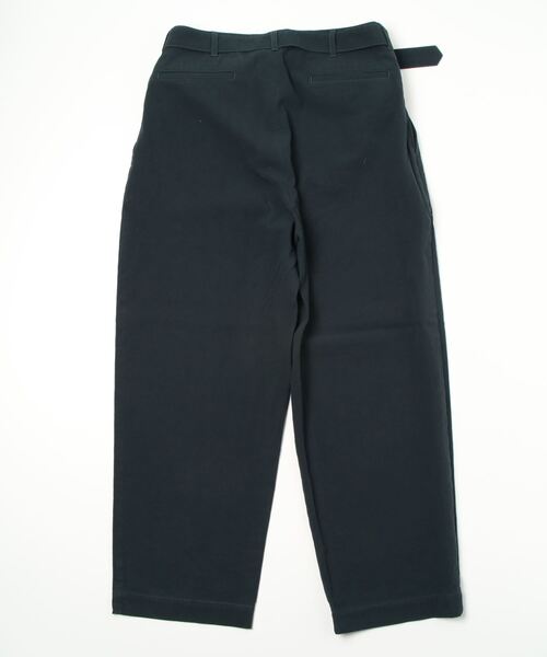 marka（マーカ）の「BELTED PANTS（チノパンツ・メンズ・ホワイト/グリーン・1/2）」の4枚目の写真