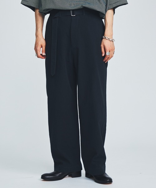 marka（マーカ）の「BELTED PANTS（チノパンツ・メンズ・ホワイト/グリーン・1/2）」の2枚目の写真