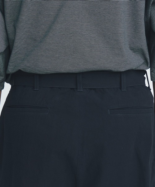 marka（マーカ）の「BELTED PANTS（チノパンツ・メンズ・ホワイト/グリーン・1/2）」の5枚目の写真