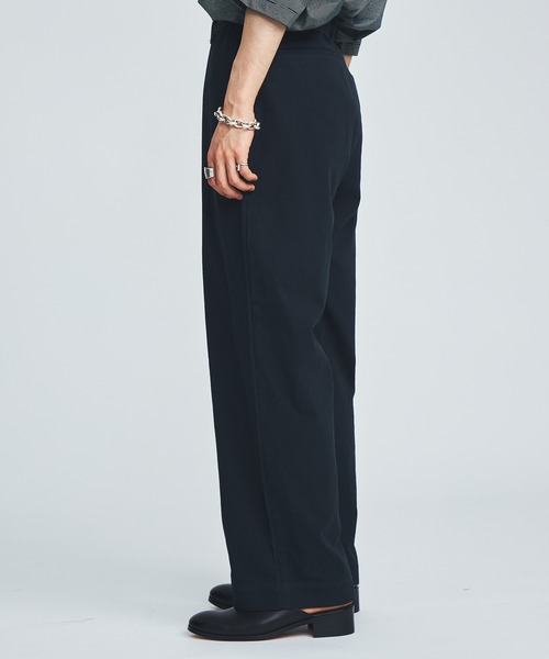 marka（マーカ）の「BELTED PANTS（チノパンツ・メンズ・ホワイト/グリーン・1/2）」の10枚目の写真