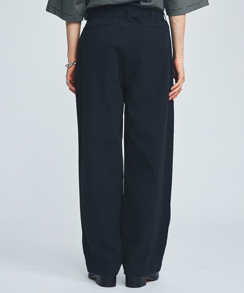 marka（マーカ）の「BELTED PANTS（チノパンツ・メンズ・ホワイト/グリーン・1/2）」の9枚目の写真
