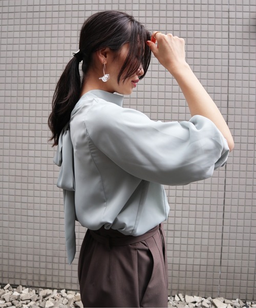 Brownie(ブラウニー)の「前後2WAYボウタイ5分袖ブラウス(シャツ/ブラウス・レディース・レッド/ブラック/サックスブルー/オフホワイト・FREE)」の5枚目の写真