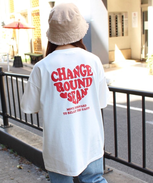 INGNI(イング)の「BACK発泡ハートロゴ/チュニックTシャツ(Tシャツ/カットソー・レディース・ホワイト×ピンク/ブラウン/ホワイト×ブルー/ブラック/サンドベージュ/ホワイト×レッド・M)」の2枚目の写真