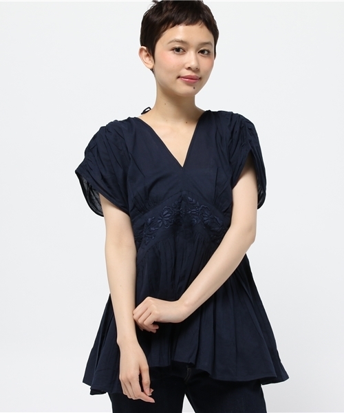 And A（アンドエー）の「ナチュラルギャザープルオーバー（シャツ/ブラウス・レディース・ホワイト/ネイビー/レモンイエロー・FREE）」の2枚目の写真