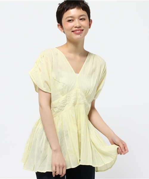 And A（アンドエー）の「ナチュラルギャザープルオーバー（シャツ/ブラウス・レディース・ホワイト/ネイビー/レモンイエロー・FREE）」の3枚目の写真