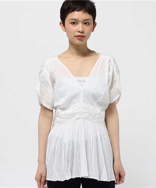 And A（アンドエー）の「ナチュラルギャザープルオーバー（シャツ/ブラウス・レディース・ホワイト/ネイビー/レモンイエロー・FREE）」の4枚目の写真