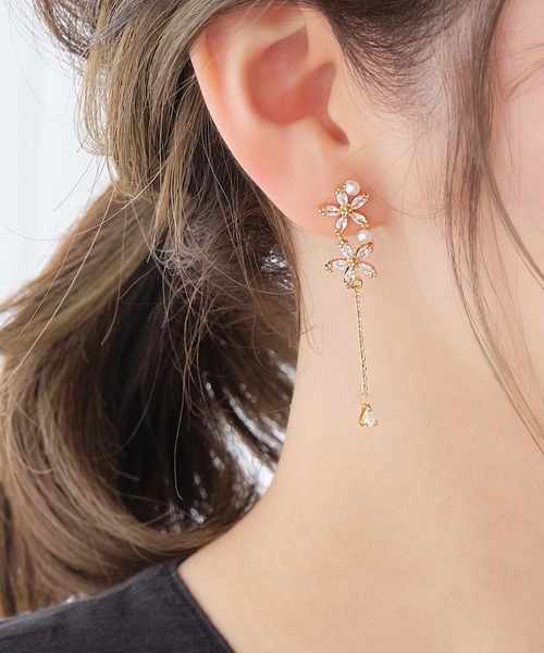 Phoebe(フィービィー)の「ガーデンフラワースウィングピアス/お花(ピアス(両耳用)・レディース・ピンクゴールド/イエローゴールド・FREE)」の1枚目の写真