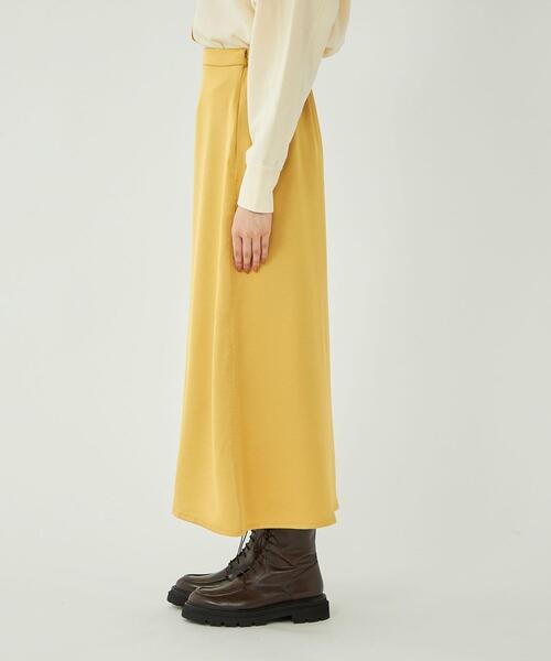 green label relaxing（グリーンレーベルリラクシング）の「サテン ナロー スカート（スカート・レディース・ブラック/イエロー・FREE）」の4枚目の写真