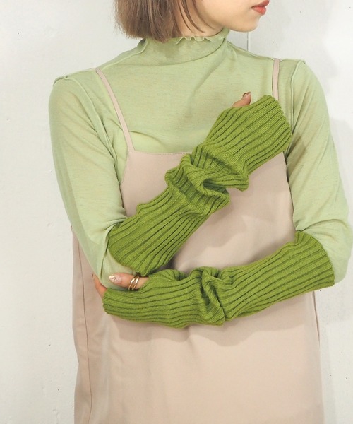 tiptop（ティップトップ）の「リブアームウォーマー（アームカバー・レディース・ブラック/オレンジ/ブルー/アイボリー/グリーン系その他/ライトベージュ・FREE）」の4枚目の写真