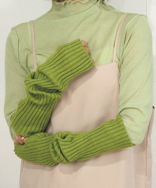tiptop（ティップトップ）の「リブアームウォーマー（アームカバー・レディース・ブラック/オレンジ/ブルー/アイボリー/グリーン系その他/ライトベージュ・FREE）」の11枚目の写真