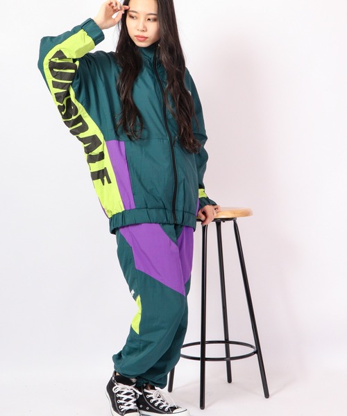 LONSDALE(ロンズデール)の「LONSDALE オーバーサイズ ナイロンワッシャー ボリュームスリーブ コーチジャケット(ナイロンジャケット・メンズ・パープル/ブラック/グリーン・L/LL/M)」の16枚目の写真