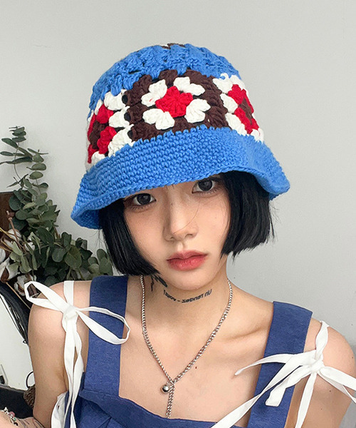 c.u.l（シーユーエル）の「かぎ編み フラワーデザイン ニットバケットハット cula427（ハット・レディース・ブルー/アイボリー/ブラウン・FREE）」の3枚目の写真