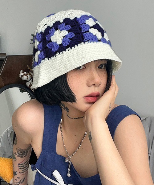 c.u.l（シーユーエル）の「かぎ編み フラワーデザイン ニットバケットハット cula427（ハット・レディース・ブルー/アイボリー/ブラウン・FREE）」の6枚目の写真