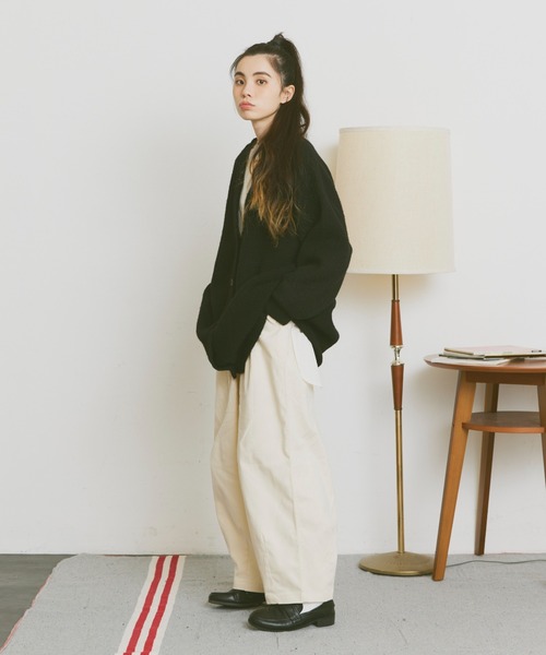 Libra Cue(リブラ キュー)の「リラックスオーバールーズカーディガン(カーディガン/ボレロ・レディース・アイボリー/ブラック/グレー・FREE)」の15枚目の写真