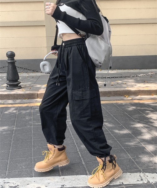 FREE STYLISTS(フリー スタイリスト)の「ワイドストレート カーゴパンツ(カーゴパンツ・レディース・ベージュ/ブラック/カーキ・L/XL/S/M)」の1枚目の写真