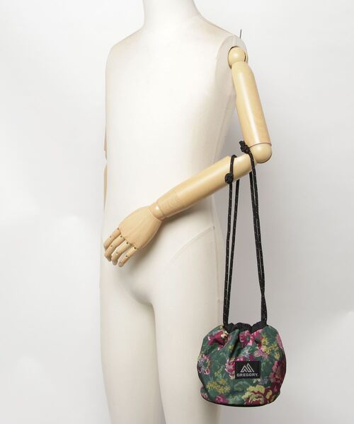 GREGORY（グレゴリー）の「DUMPLING BAG / ダンプリングバッグ / ガーデンタペストリー（ハンドバッグ・メンズ・レッド系その他・ONE SIZE）」の2枚目の写真