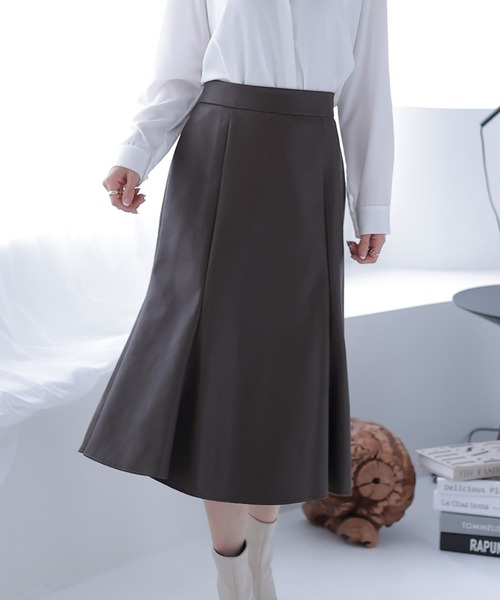 LAFFMO(ラフモ)の「エコレザーマーメイドミドルスカート(スカート・レディース・オフホワイト/ブラック/ブラウン・LARGE/MEDIUM)」の1枚目の写真