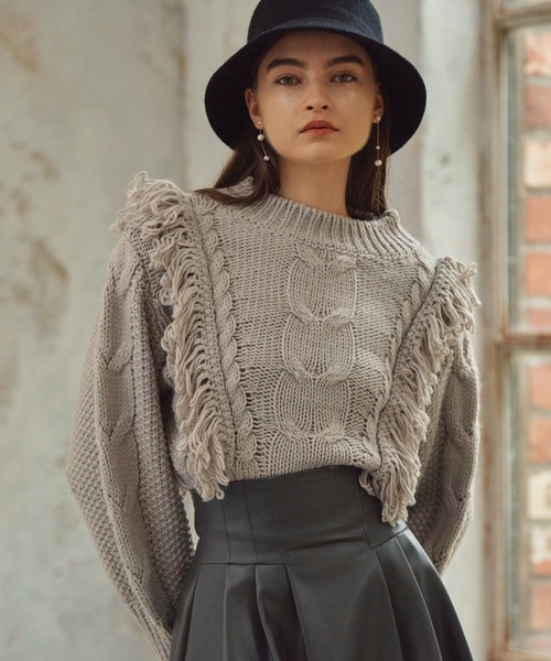 Cheek(チーク)の「ケーブルフリンジニット(ニット/セーター・レディース・アイボリー/グレー/ベージュ・MEDIUM)」の1枚目の写真