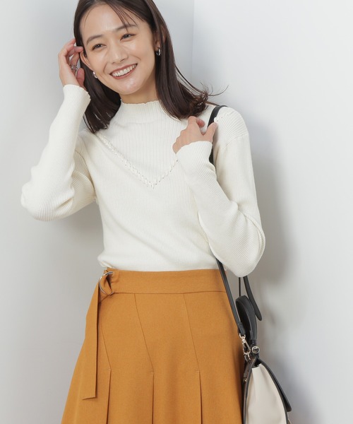 N.（N. Natural Beauty Basic）（エヌエヌナチュラルビューティーベーシック）の「【追加生産】◆デザインネックリブニット（ニット/セーター・レディース・オフホワイト/ライトグリーン/イエロー/モカ/チャコール・MEDIUM）」の2枚目の写真