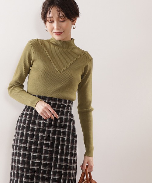 N.（N. Natural Beauty Basic）（エヌエヌナチュラルビューティーベーシック）の「【追加生産】◆デザインネックリブニット（ニット/セーター・レディース・オフホワイト/ライトグリーン/イエロー/モカ/チャコール・MEDIUM）」の4枚目の写真