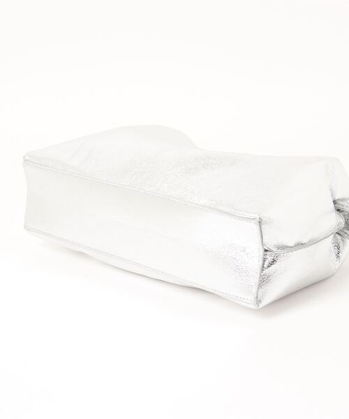 natural couture（ナチュラルクチュール）の「ドロストクラッチバッグ（クラッチバッグ・レディース・シルバー/ブラック・FREE）」の4枚目の写真