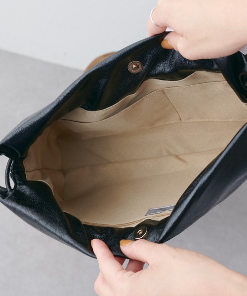 natural couture（ナチュラルクチュール）の「ドロストクラッチバッグ（クラッチバッグ・レディース・シルバー/ブラック・FREE）」の7枚目の写真