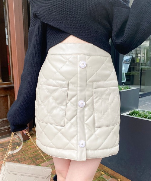 LIPSERVICE(リップサービス)の「レザーキルティングスカート(スカート・レディース・ブラック/アイボリー・S/M)」の2枚目の写真