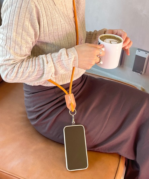 Beau're（ヴュレ）の「BEAURE ヴュレ カウレザー モバイルストラップ ショルダー（スマホケース/カバー・レディース・ベージュ/オレンジ/パープル/ブラック・FREE）」の21枚目の写真