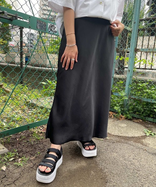 OKIRAKU（オキラク）の「☆ 【OKIRAKU】サテンスカート　BC20602（スカート・レディース・ブラック/イエロー・FREE）」の2枚目の写真