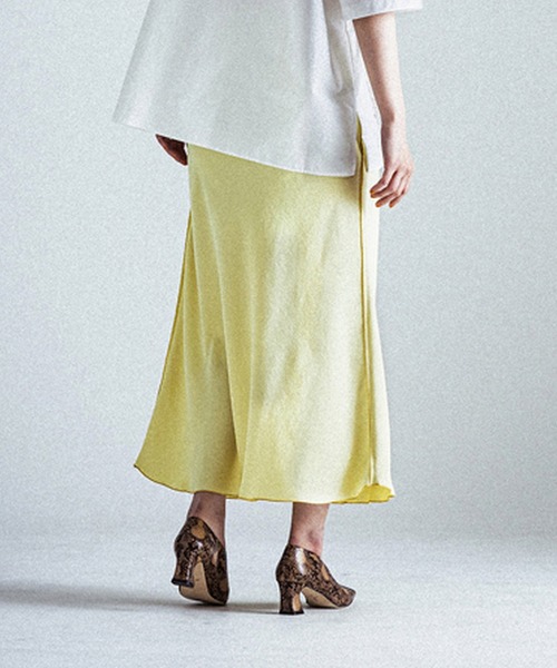 OKIRAKU（オキラク）の「☆ 【OKIRAKU】サテンスカート　BC20602（スカート・レディース・ブラック/イエロー・FREE）」の3枚目の写真
