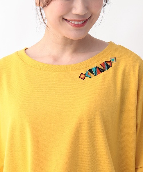 チチカカ(チチカカ)の「ドルマンコクーン刺繍プルオーバー(Tシャツ/カットソー・レディース・オフホワイト/ブラック/イエロー・FREE)」の13枚目の写真