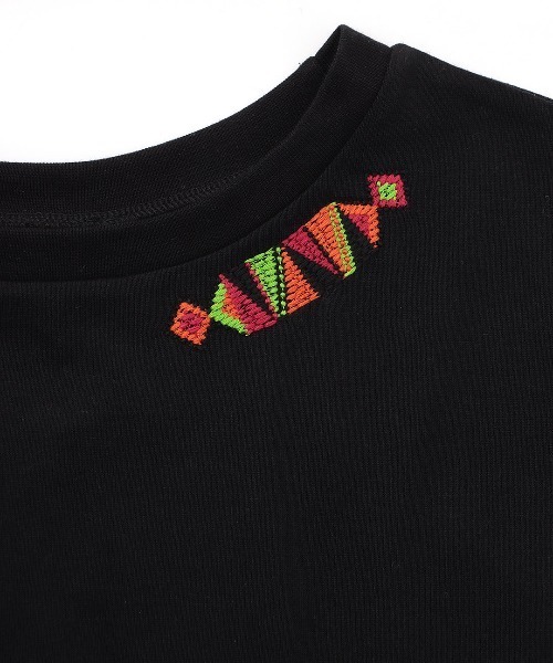 チチカカ(チチカカ)の「ドルマンコクーン刺繍プルオーバー(Tシャツ/カットソー・レディース・オフホワイト/ブラック/イエロー・FREE)」の18枚目の写真