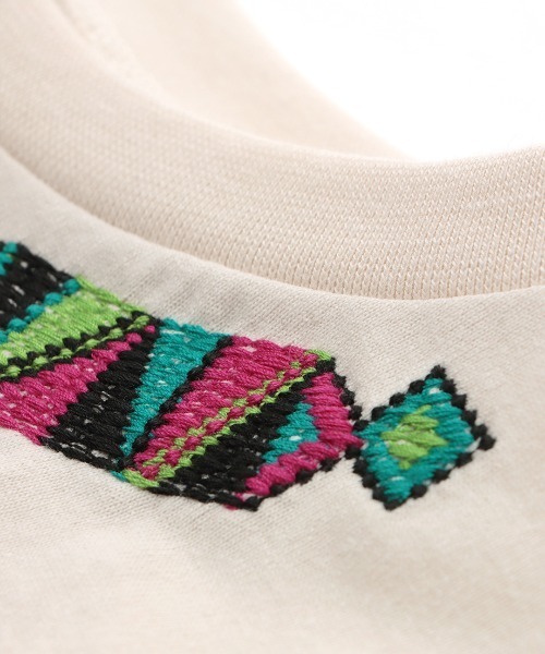チチカカ(チチカカ)の「ドルマンコクーン刺繍プルオーバー(Tシャツ/カットソー・レディース・オフホワイト/ブラック/イエロー・FREE)」の19枚目の写真
