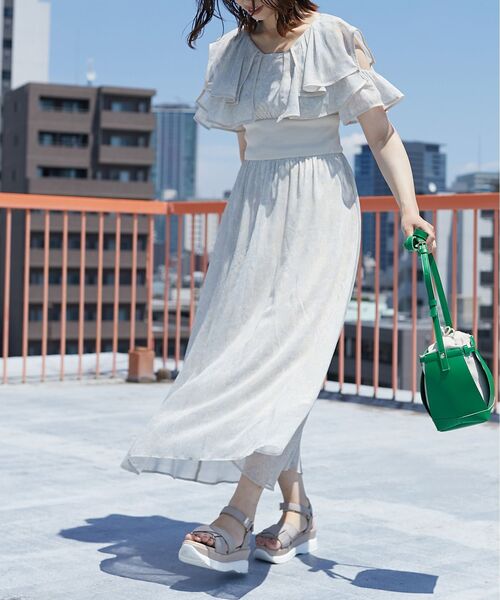 MAJESTIC LEGON(マジェスティックレゴン)の「ボリューミークロススポサン(サンダル・レディース・ベージュ/オフホワイト/ブラック・LARGE/MEDIUM)」の4枚目の写真