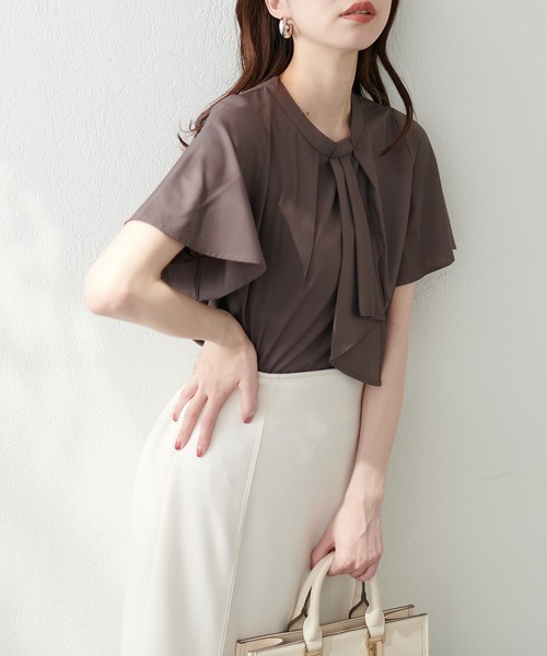 natural couture(ナチュラルクチュール)の「スカーフボータイフレア袖ブラウス(シャツ/ブラウス・レディース・イエロー系その他/グレイッシュベージュ/アイボリー/その他1/その他2/ネイビー/ミント/ブラウン/その他4・FREE)」の2枚目の写真
